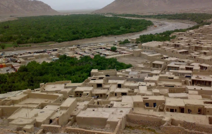 Нимруз: Там, где ветер гладит пески, а время течёт иначе.